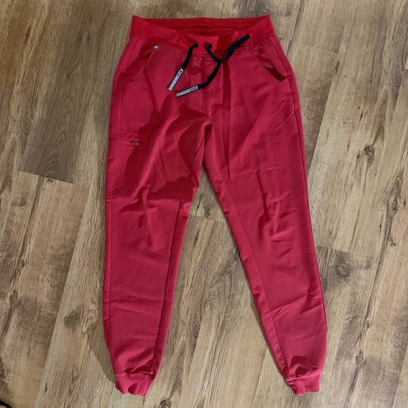 Neon Red Figs Scrub Set - Size Medium - Picture 4 of 8